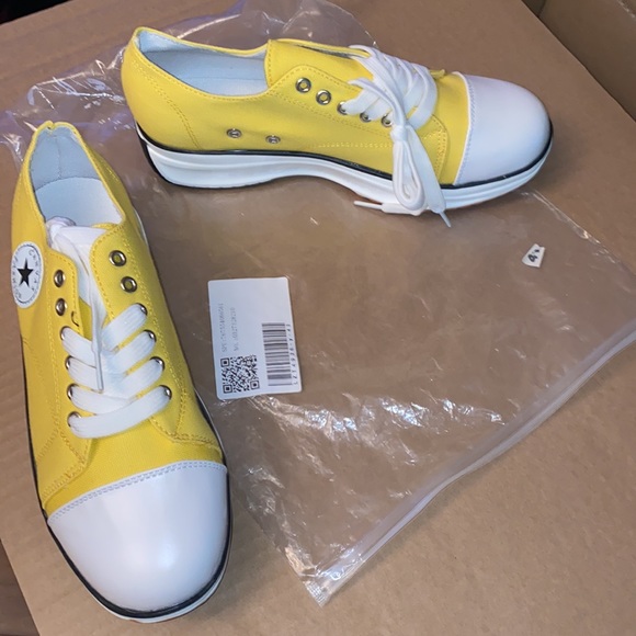 Canvas Chic Me Sneakers - Picture 4 of 8